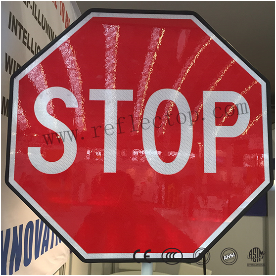 Prismatic reflective sheeting for stop signs